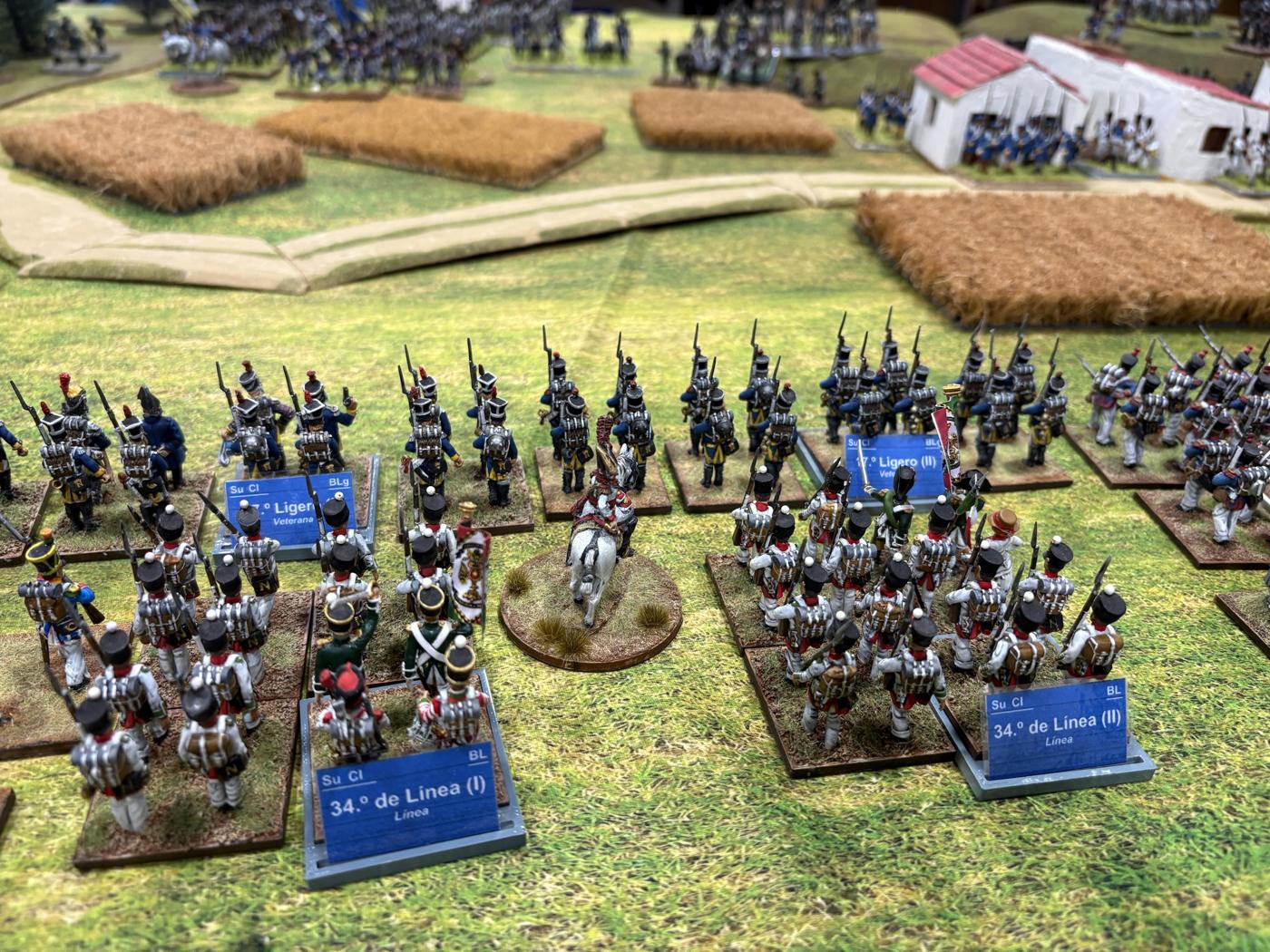 Los batallones del 17.º Ligero y del 34.º de Línea con su general a caballo