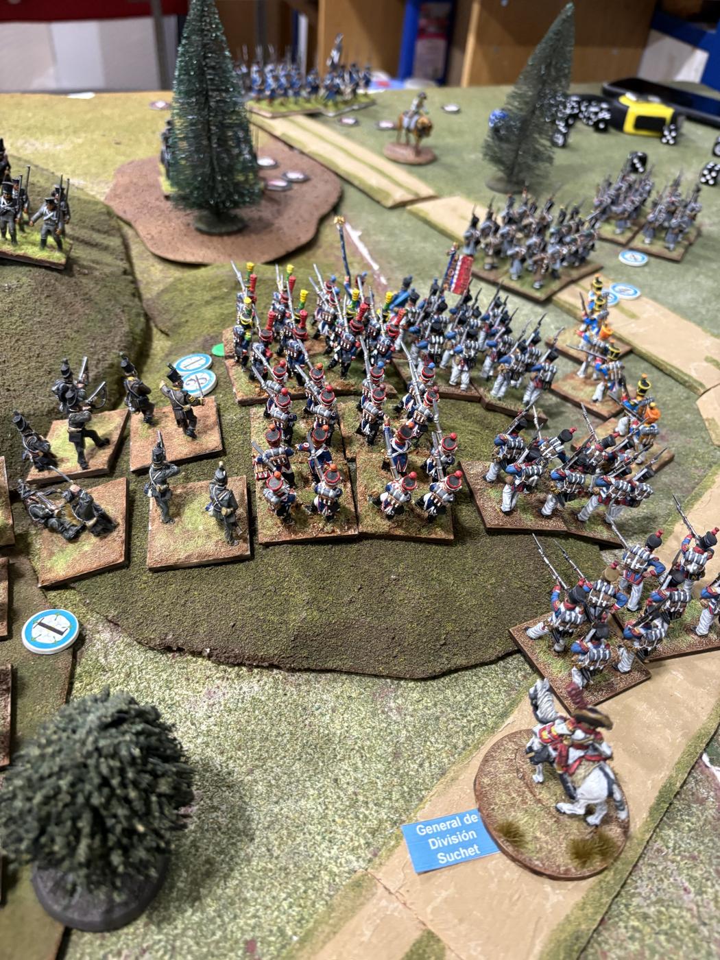 El general Suchet a caballo junto a sus batallones, frente a los tiradores prusianos